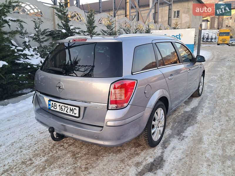 Универсал Opel Astra 2009 в Могилев-Подольске