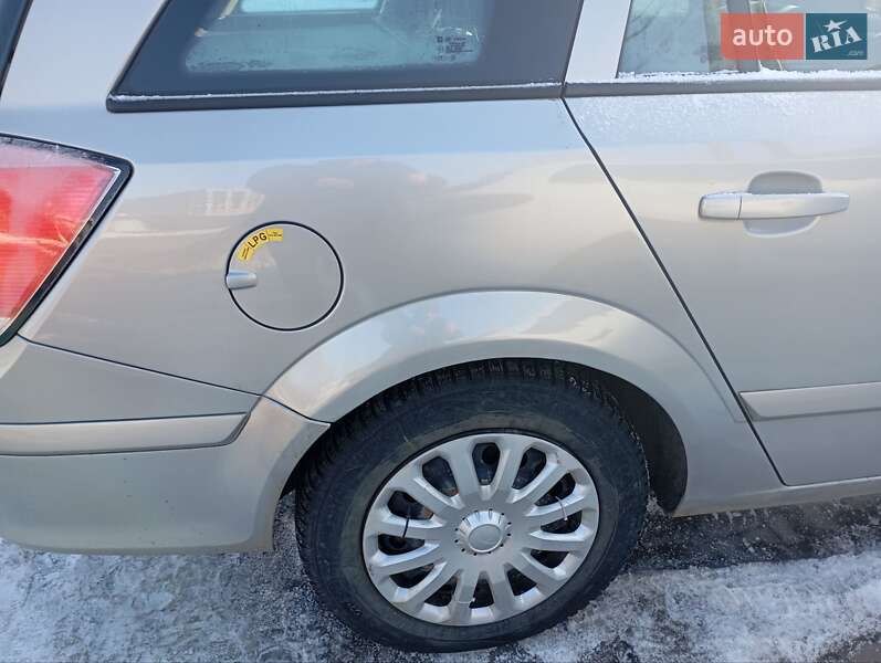 Универсал Opel Astra 2006 в Ужгороде