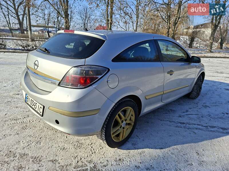 Купе Opel Astra 2007 в Миргороде