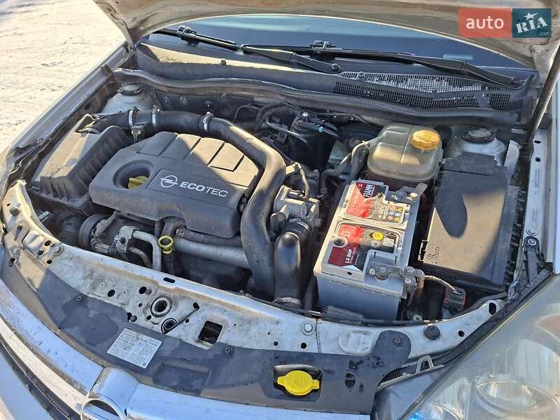 Купе Opel Astra 2007 в Миргороде