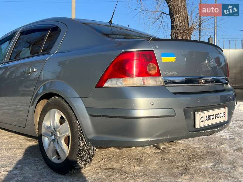 Седан Opel Astra 2012 в Киеве