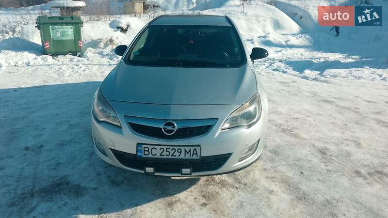 Хэтчбек Opel Astra 2011 в Львове
