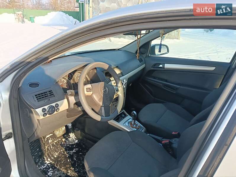 Хэтчбек Opel Astra 2007 в Малине