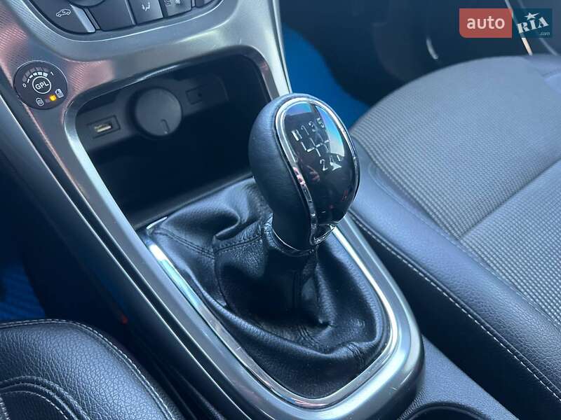 Универсал Opel Astra 2011 в Киеве фото 29 Универсал Opel Astra 2011 в Киеве