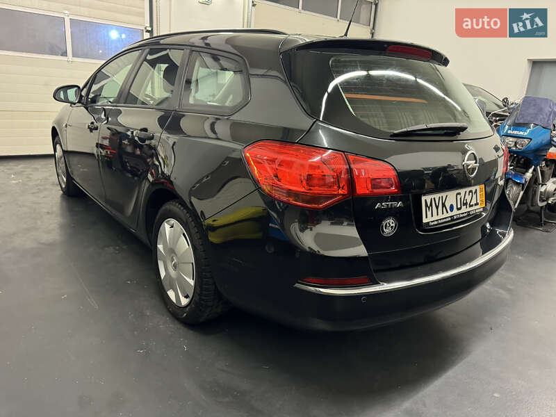 Универсал Opel Astra 2013 в Киеве