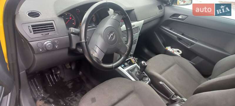 Универсал Opel Astra 2009 в Глухове