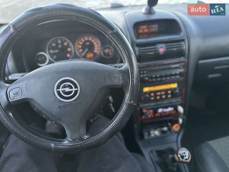 Хэтчбек Opel Astra 2001 в Хусте