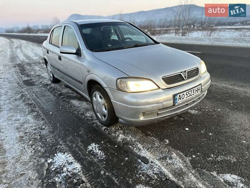 Хэтчбек Opel Astra 2001 в Хусте