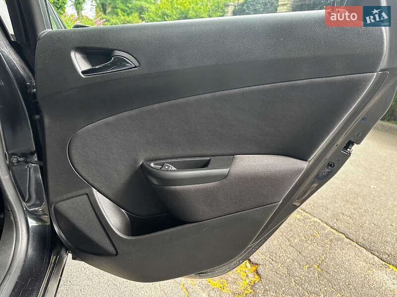 Универсал Opel Astra 2012 в Киеве