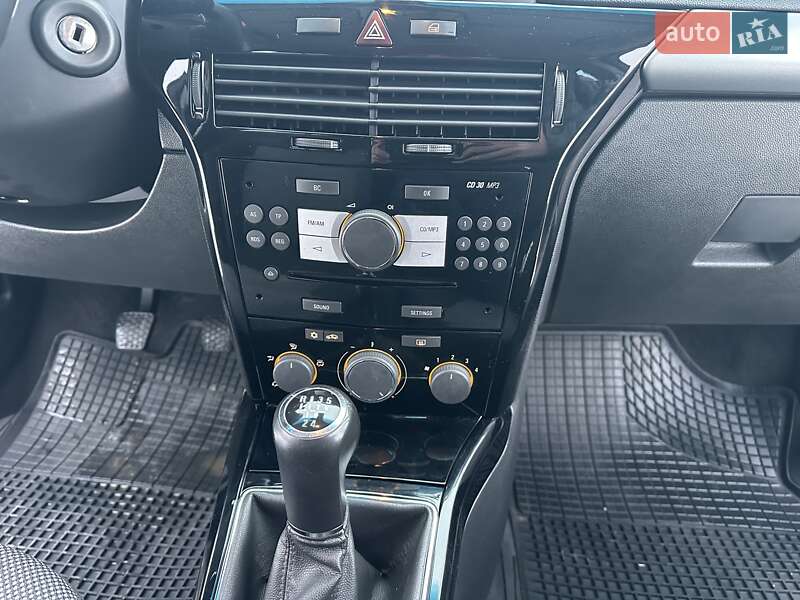 Универсал Opel Astra 2010 в Луцке фото 14 Универсал Opel Astra 2010 в Луцке