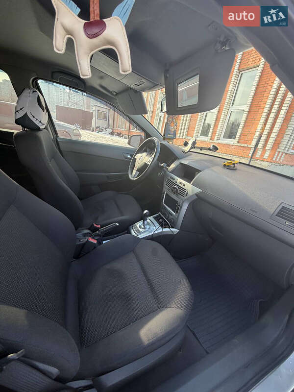 Седан Opel Astra 2013 в Києві