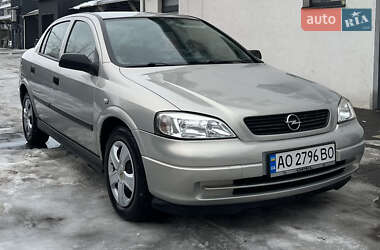 Седан Opel Astra 2005 в Ужгороді