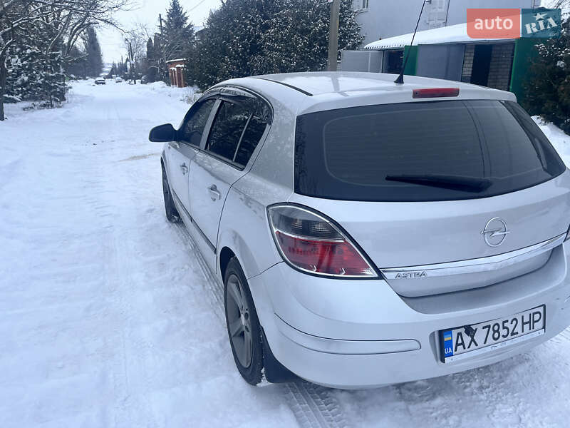 Хэтчбек Opel Astra 2012 в Харькове