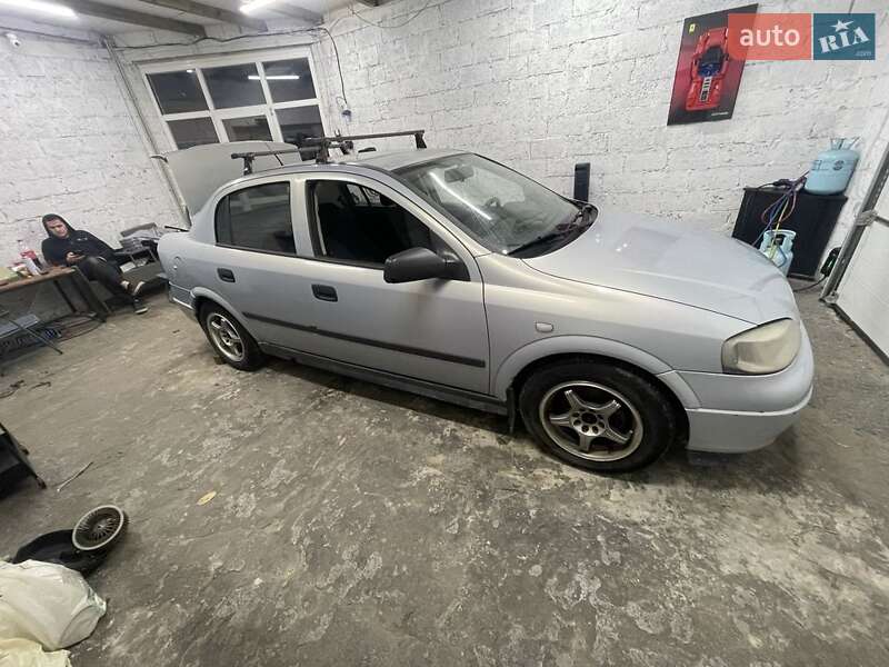 Седан Opel Astra 2004 в Стрые