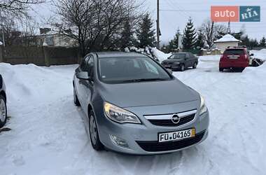 Хетчбек Opel Astra 2011 в Золочеві