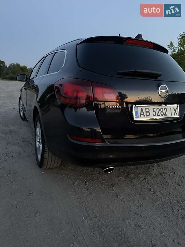 Универсал Opel Astra 2011 в Хмельницком