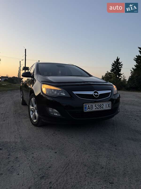 Универсал Opel Astra 2011 в Хмельницком