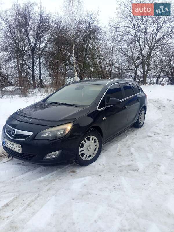 Универсал Opel Astra 2011 в Хмельницком