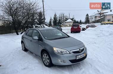 Хэтчбек Opel Astra 2011 в Золочеве