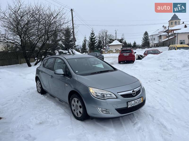 Opel Astra 2011
