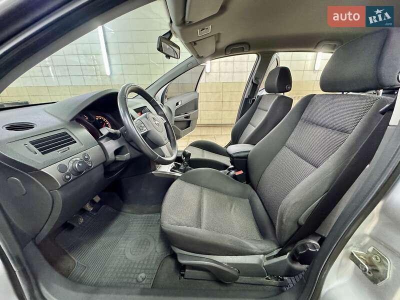 Хэтчбек Opel Astra 2006 в Сумах