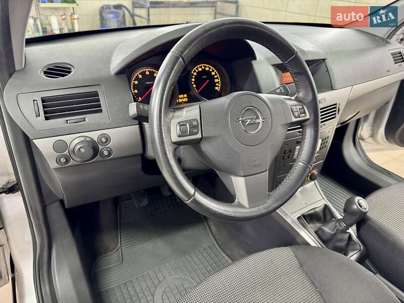 Хэтчбек Opel Astra 2006 в Сумах