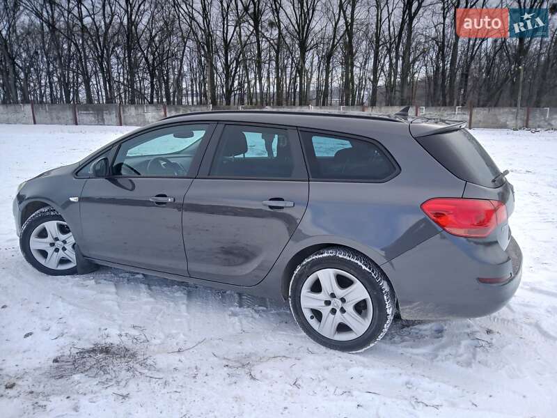Универсал Opel Astra 2011 в Умани