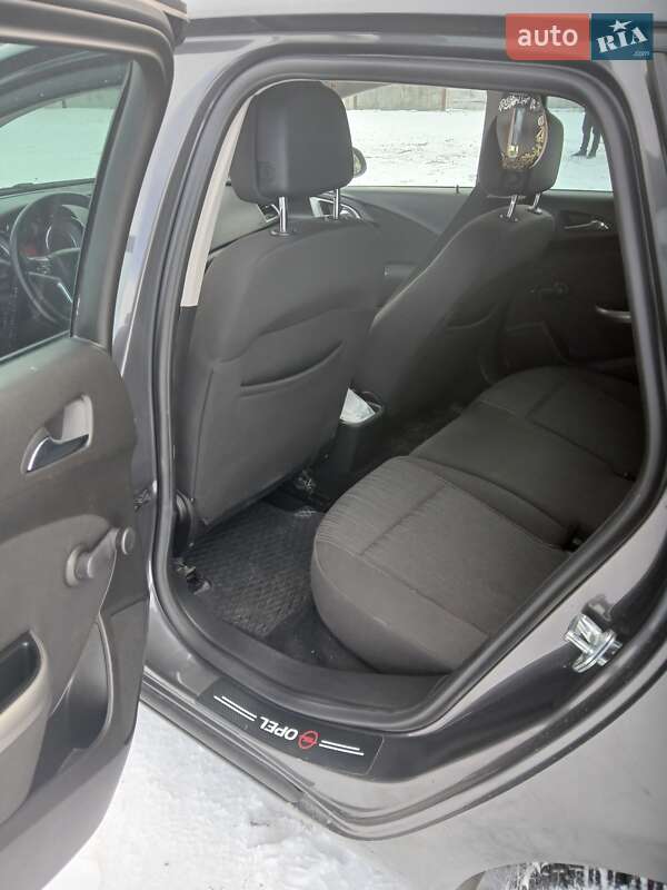 Универсал Opel Astra 2011 в Умани