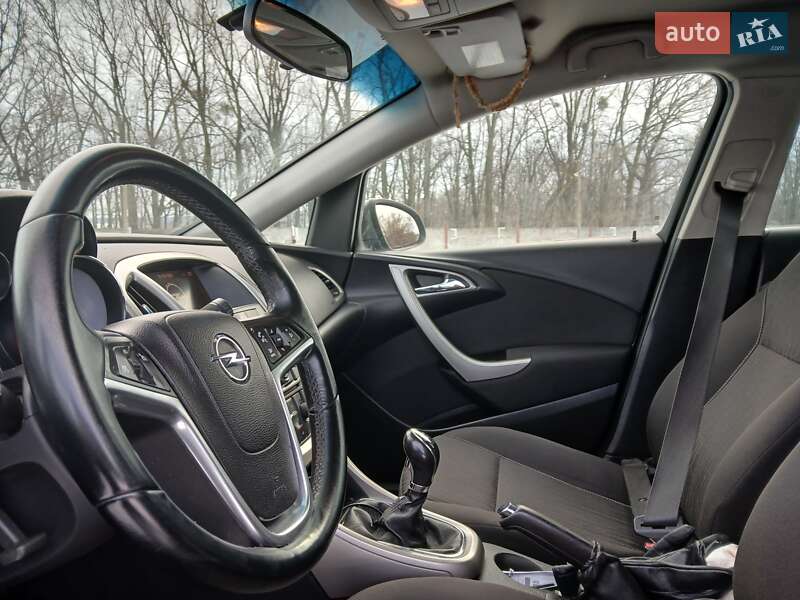 Универсал Opel Astra 2011 в Умани