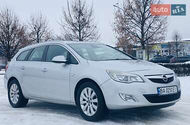 Универсал Opel Astra 2012 в Буче