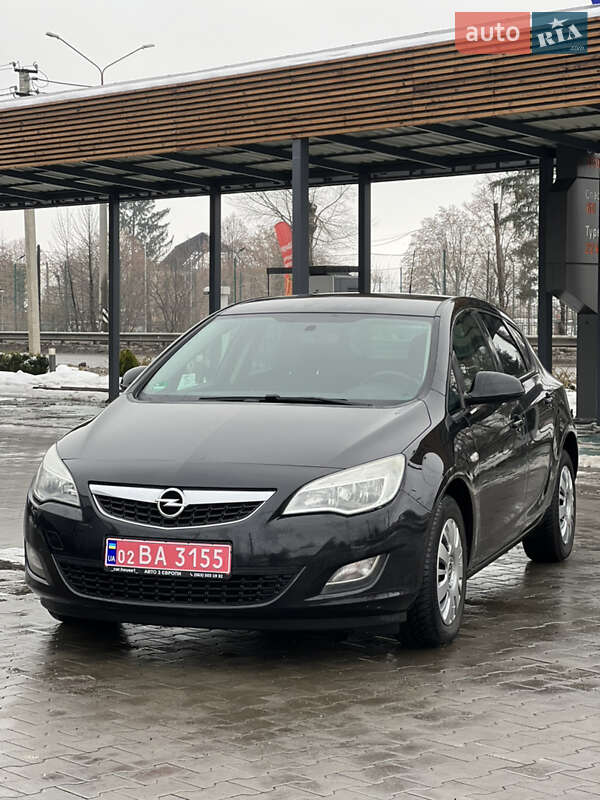 Opel Astra 2011