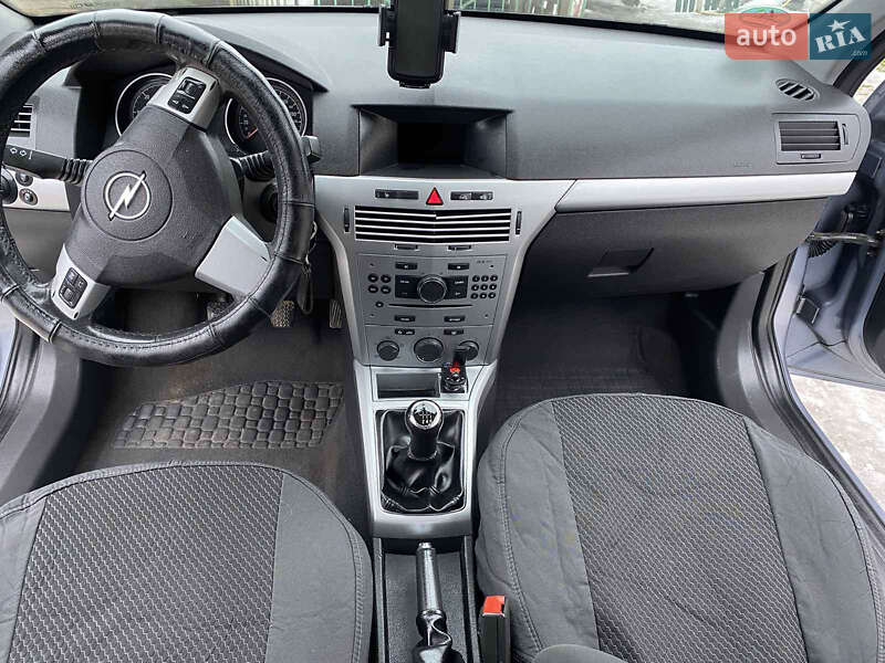 Универсал Opel Astra 2009 в Луцке