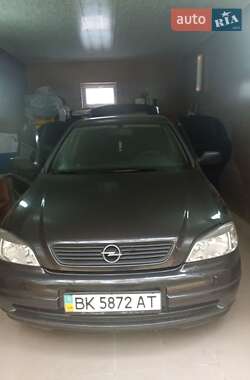 Седан Opel Astra 2006 в Ровно