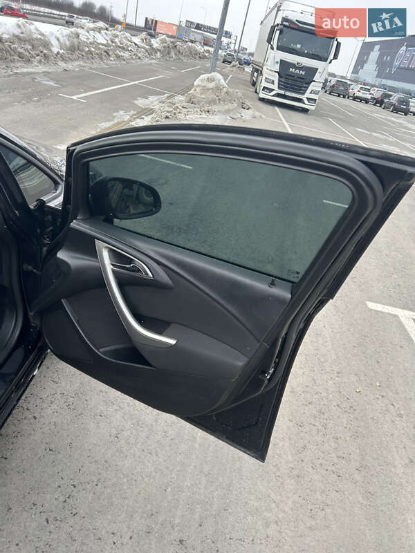 Универсал Opel Astra 2011 в Львове