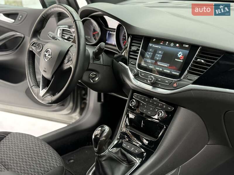 Универсал Opel Astra 2017 в Киеве