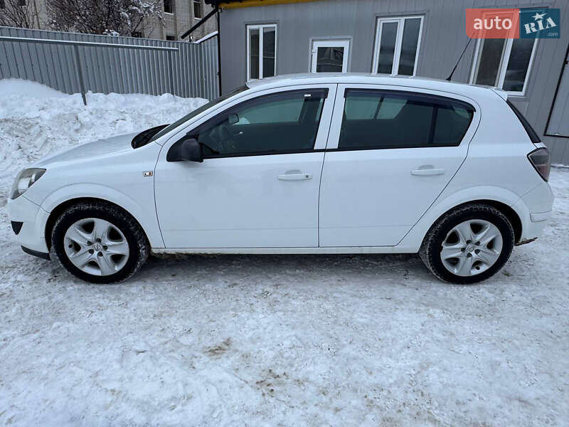 Хэтчбек Opel Astra 2013 в Киеве фото 3 Хэтчбек Opel Astra 2013 в Киеве