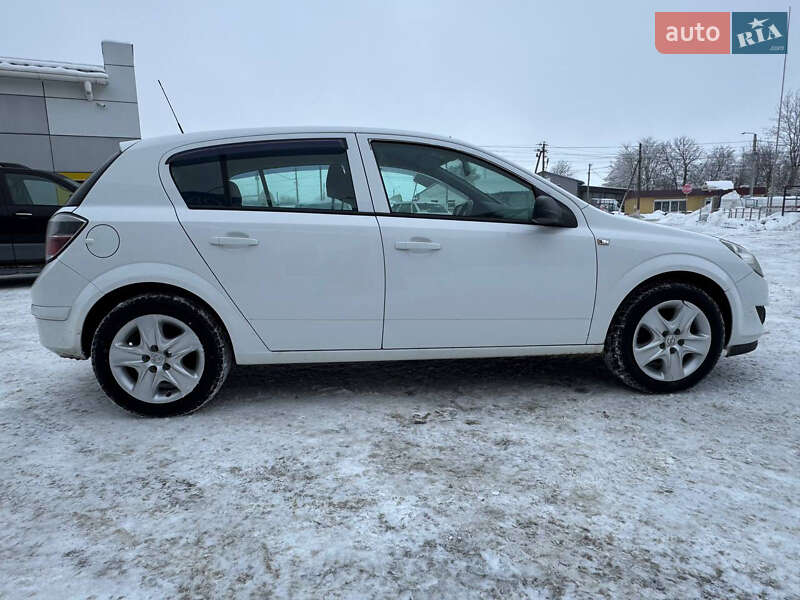 Хэтчбек Opel Astra 2013 в Киеве фото 7 Хэтчбек Opel Astra 2013 в Киеве