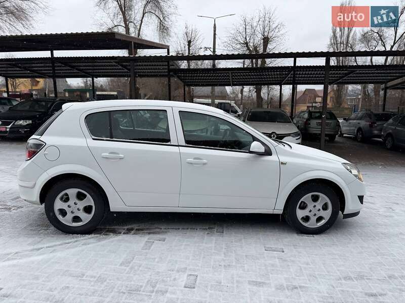Хэтчбек Opel Astra 2009 в Кривом Роге