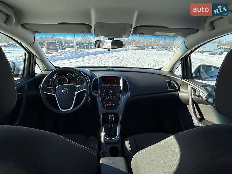 Универсал Opel Astra 2015 в Львове