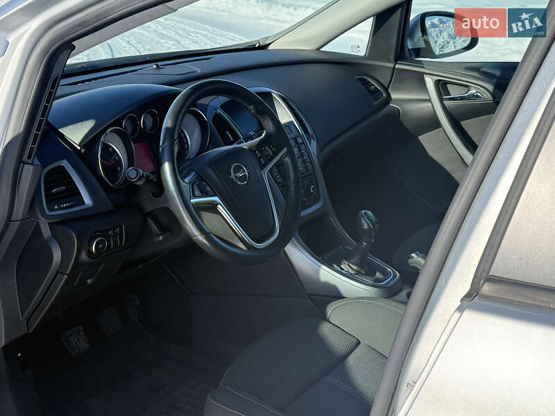 Универсал Opel Astra 2015 в Львове