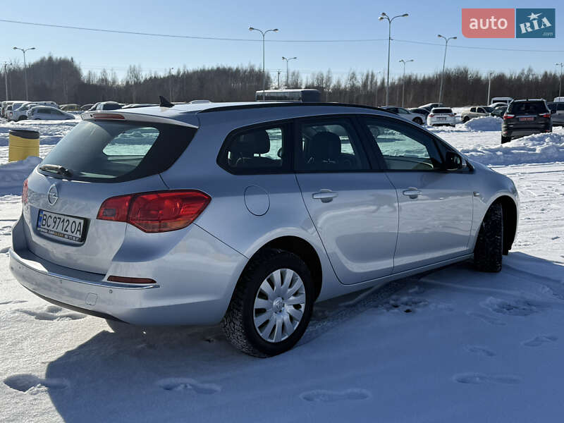 Универсал Opel Astra 2015 в Львове