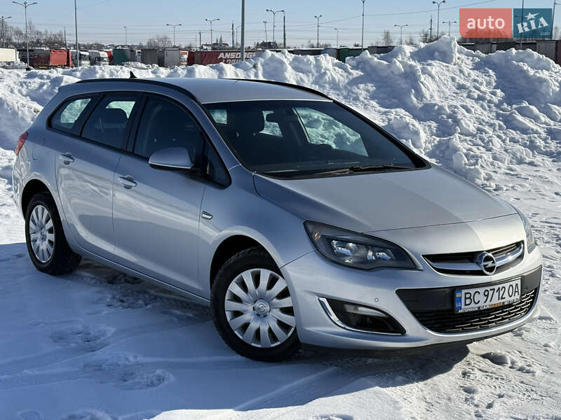Универсал Opel Astra 2015 в Львове