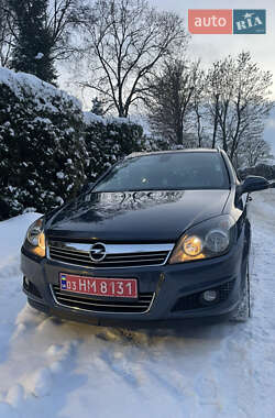 Універсал Opel Astra 2010 в Луцьку