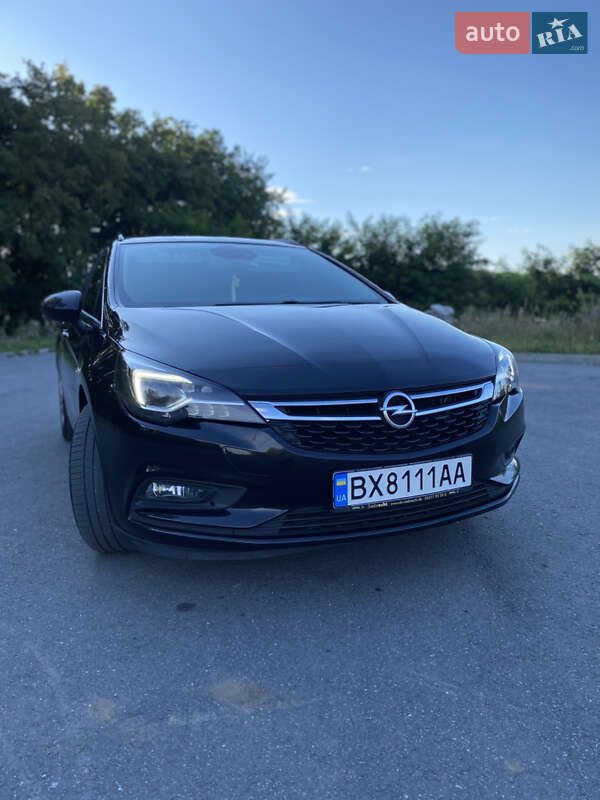 Універсал Opel Astra 2017 в Дунаївцях
