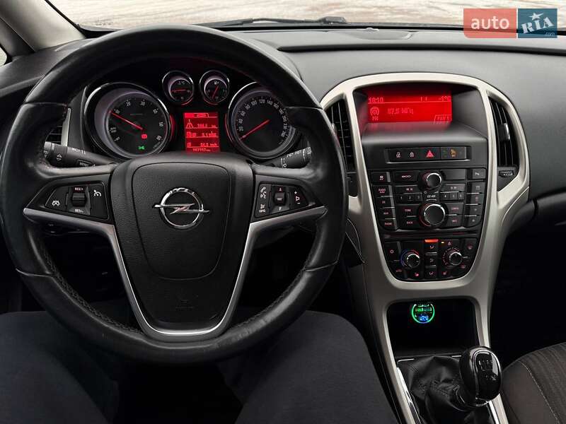 Хэтчбек Opel Astra 2011 в Ровно