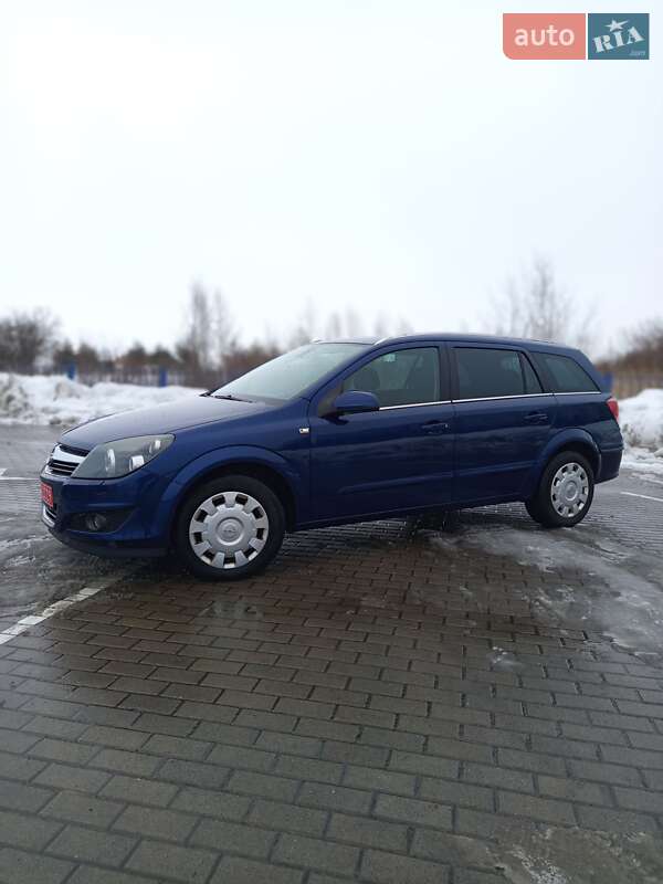 Универсал Opel Astra 2009 в Дрогобыче