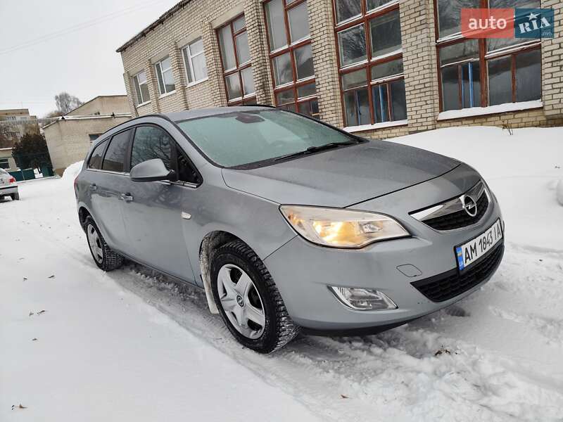 Универсал Opel Astra 2011 в Бердичеве