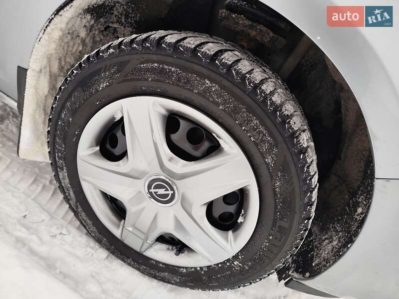 Универсал Opel Astra 2011 в Бердичеве