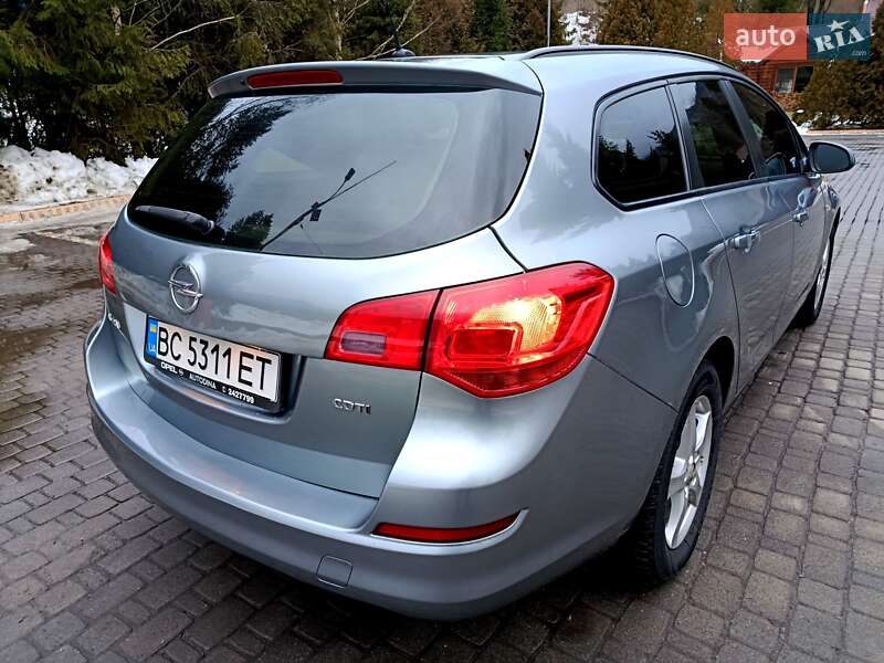 Универсал Opel Astra 2011 в Сколе