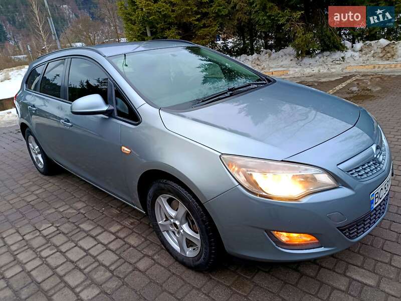 Универсал Opel Astra 2011 в Сколе